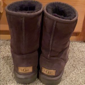 Women’s UGG short brown boots